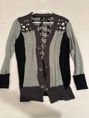 BKE BOUTIQUE CARDIGAN WITH JEWELS
